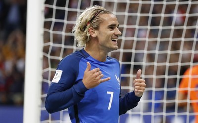 熊猫体育焦点-B费庆祝时泪洒赛场