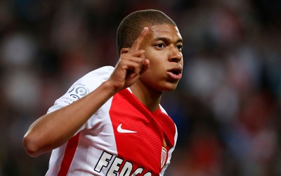 熊猫体育精华-C罗梅开二度联赛冠军在望